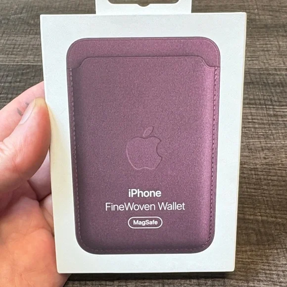 Apple iPhone FineWoven MagSafe Wallet - Mulberry - Picture 4 of 4